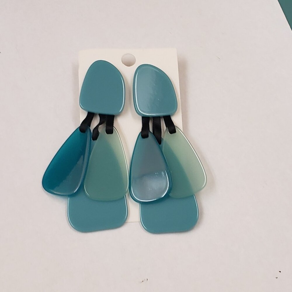 Handmade, New, Turquoise, blue, pierced dangle fashion earrings